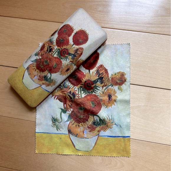 Beautiful glasses case bought from Amsterdam. - Picture 2 of 3